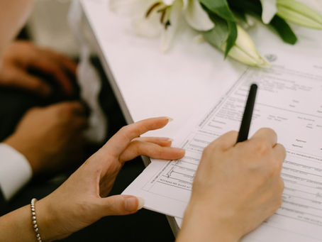 Step-by-step guide to applying for a marriage license in New York City, featuring a stylish couple at City Hall