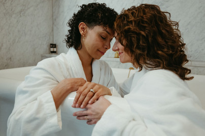chelsea hotel clawfoot tub couples photos champagne nyc