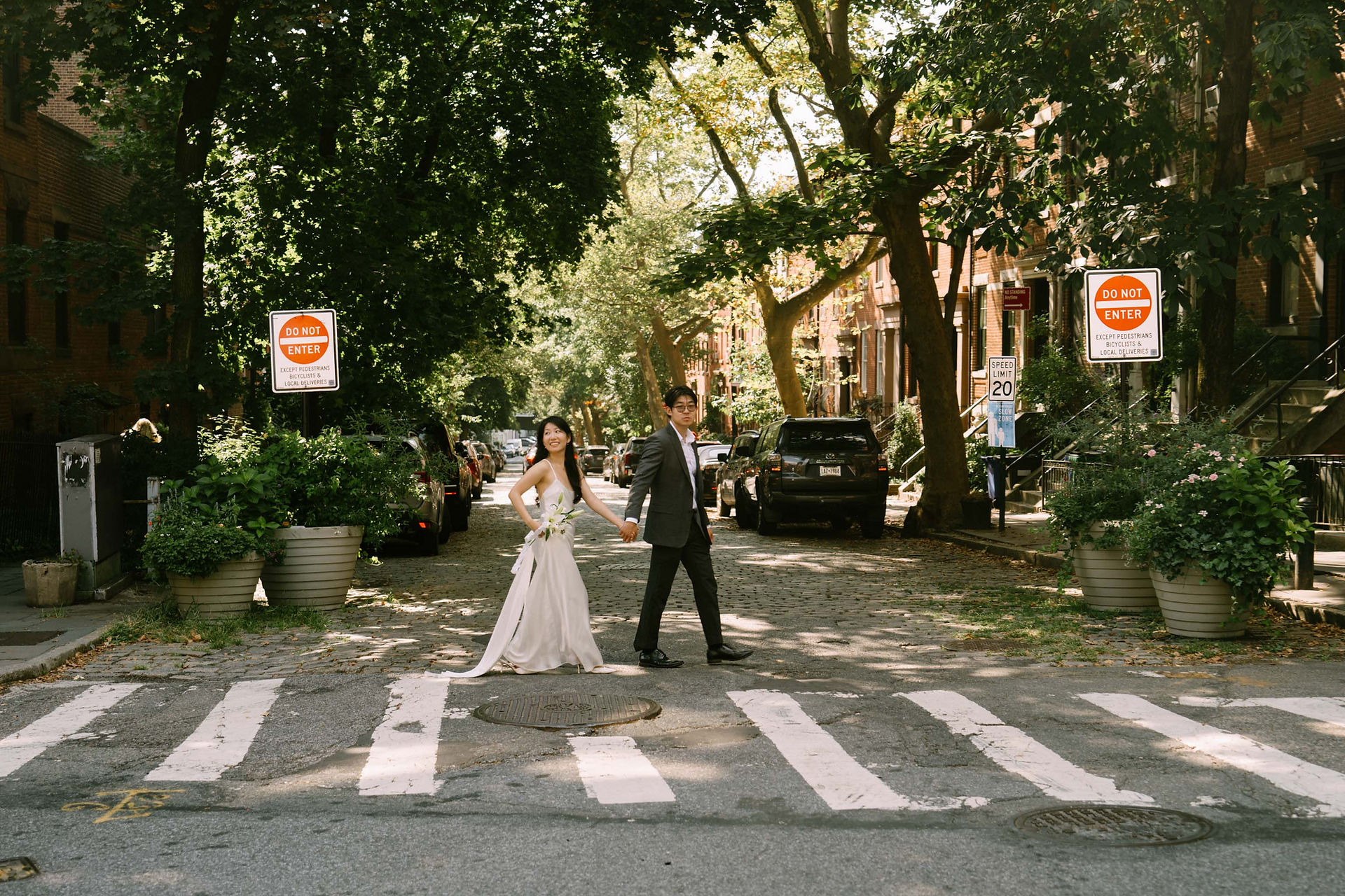 Romantic elopement photos in Brooklyn Heights