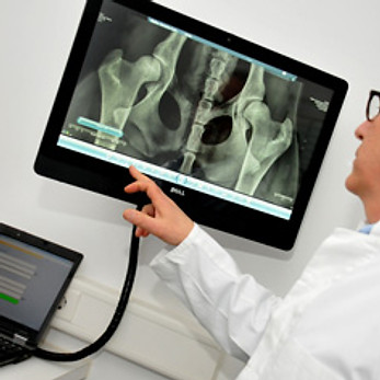 Dr. Schmitz Heitersheim bei der Diagnosestellung
