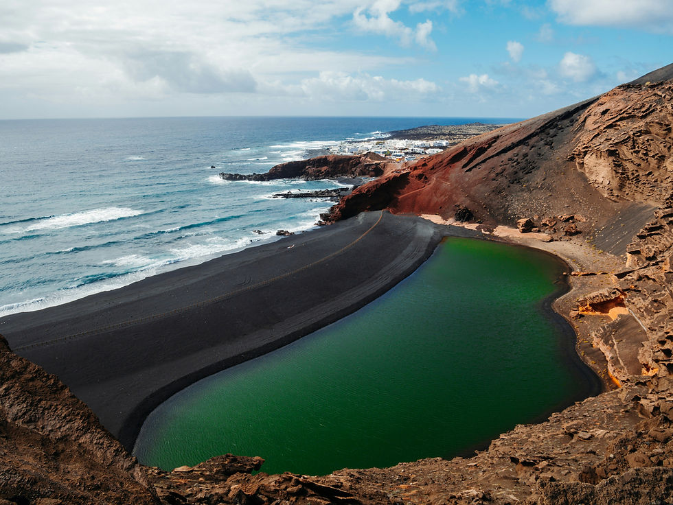 Green lagoon at El Golfo, Lanzarote travel guide