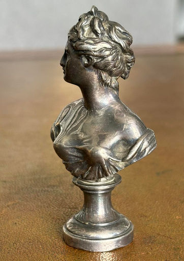 This collection is about coat of arms, heraldry, crests, seal stamps, heraldic symbols, antiques, European nobility and Royalty, noble families, and collectors. 