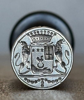 Coat of arms of Gudin de La Sablonnière on an antique wax seal stamp. Collection de sceaux anciens.
