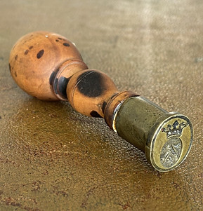 Small stamp engraved with heraldic arms.