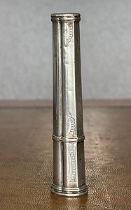 Etui a cire ancien en argent. Gravure des armoiries de Salme. Belgique.