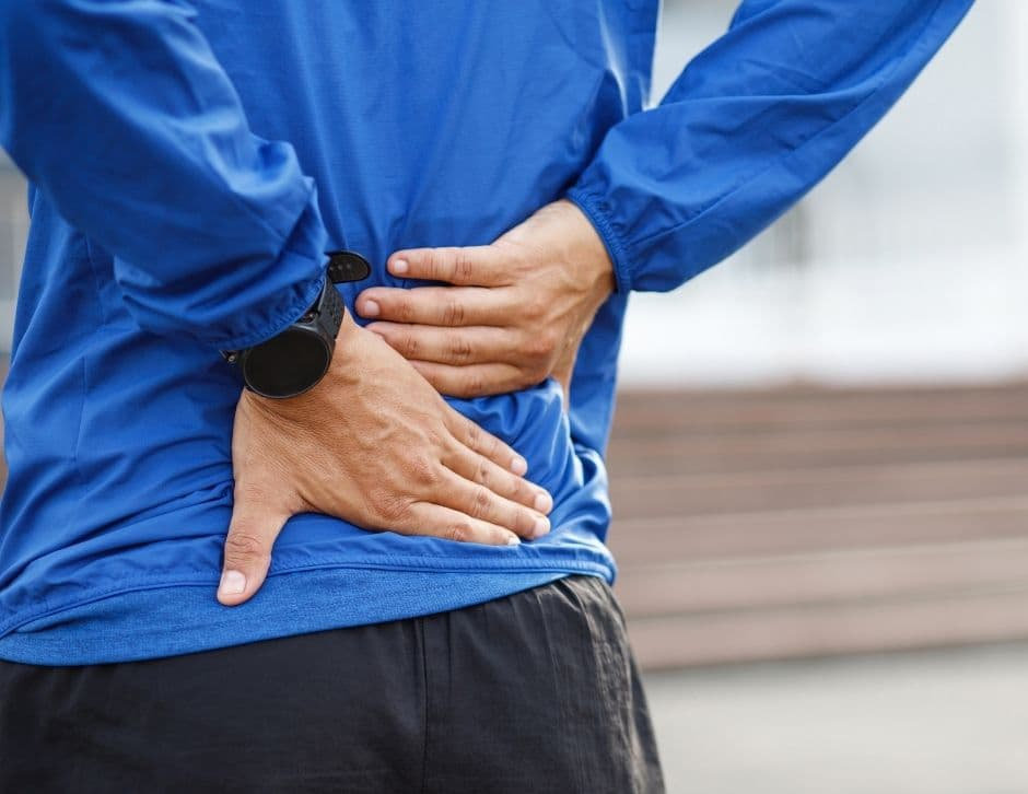 Causes of Upper Back Pain When Breathing (And Treatment)