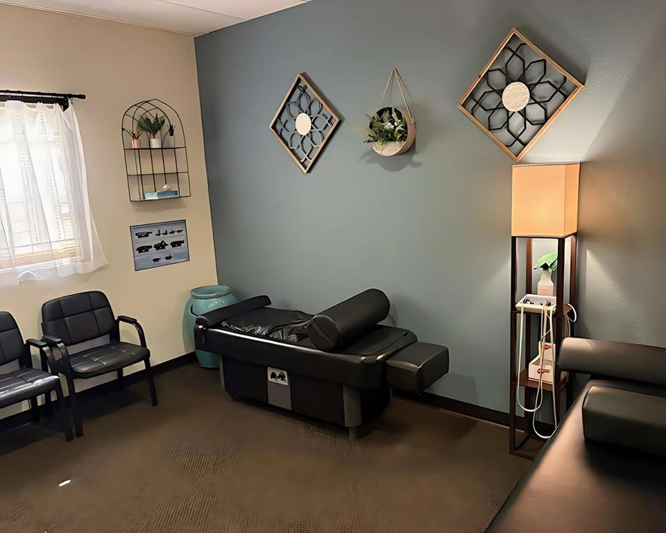 Sandia Injury Center chiropractic adjustment room