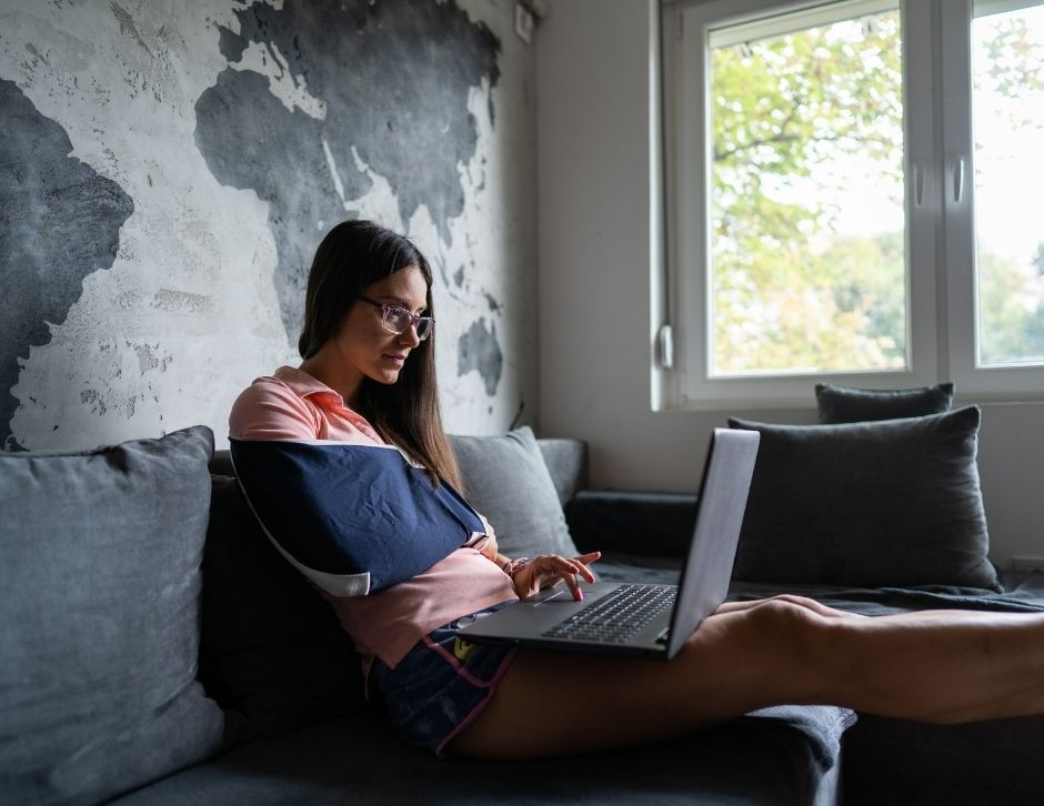 Is it Legal to Drive with One Arm in a Sling?