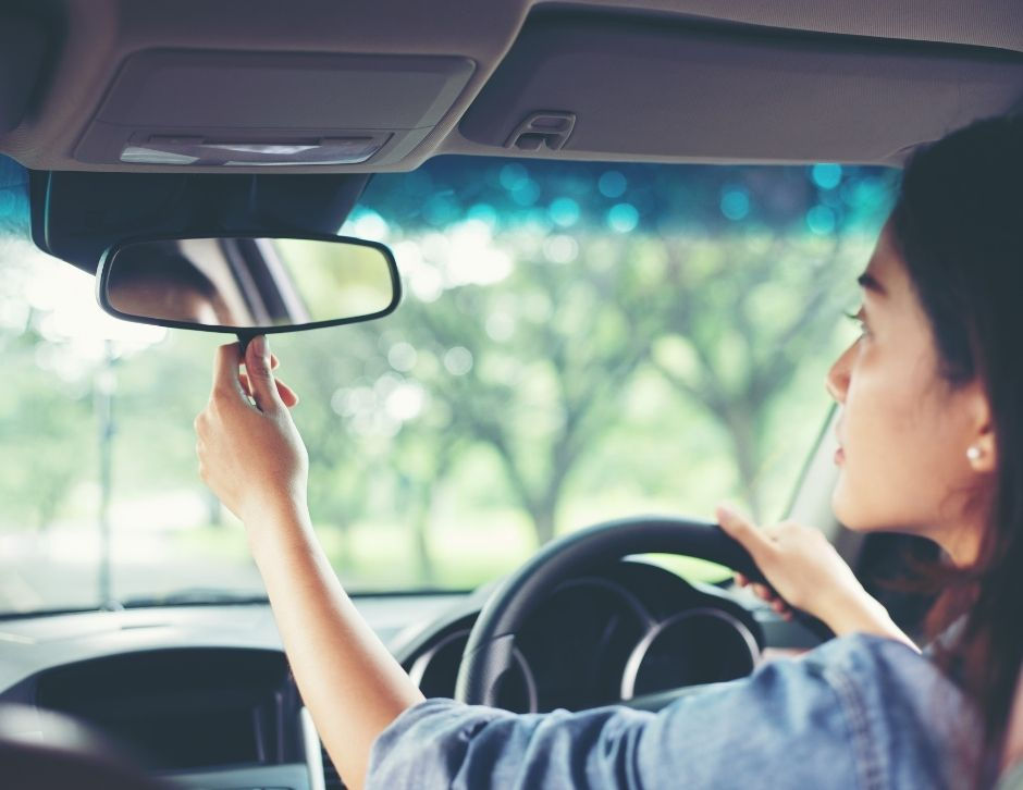 Is it Illegal to Drive Without a Rear View Mirror?
