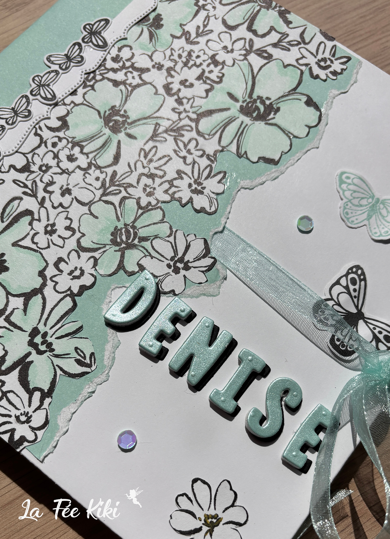 Couverture avec prénom en mousse 3D et colorisation aux Stampin’Blends