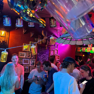 Studentenfeest of teamuitje in Utrecht? Privéfeest bij Beuntjes Feestcafé met karaoke, DJ en drankpakketten