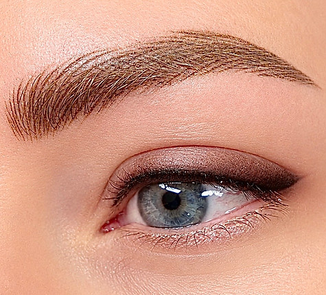 Close up photo of client with PMU Eyeshadow soft liner
Eyeliner Tattoo, and Realistic Hairstroke Brows , Der Profi, Ballina