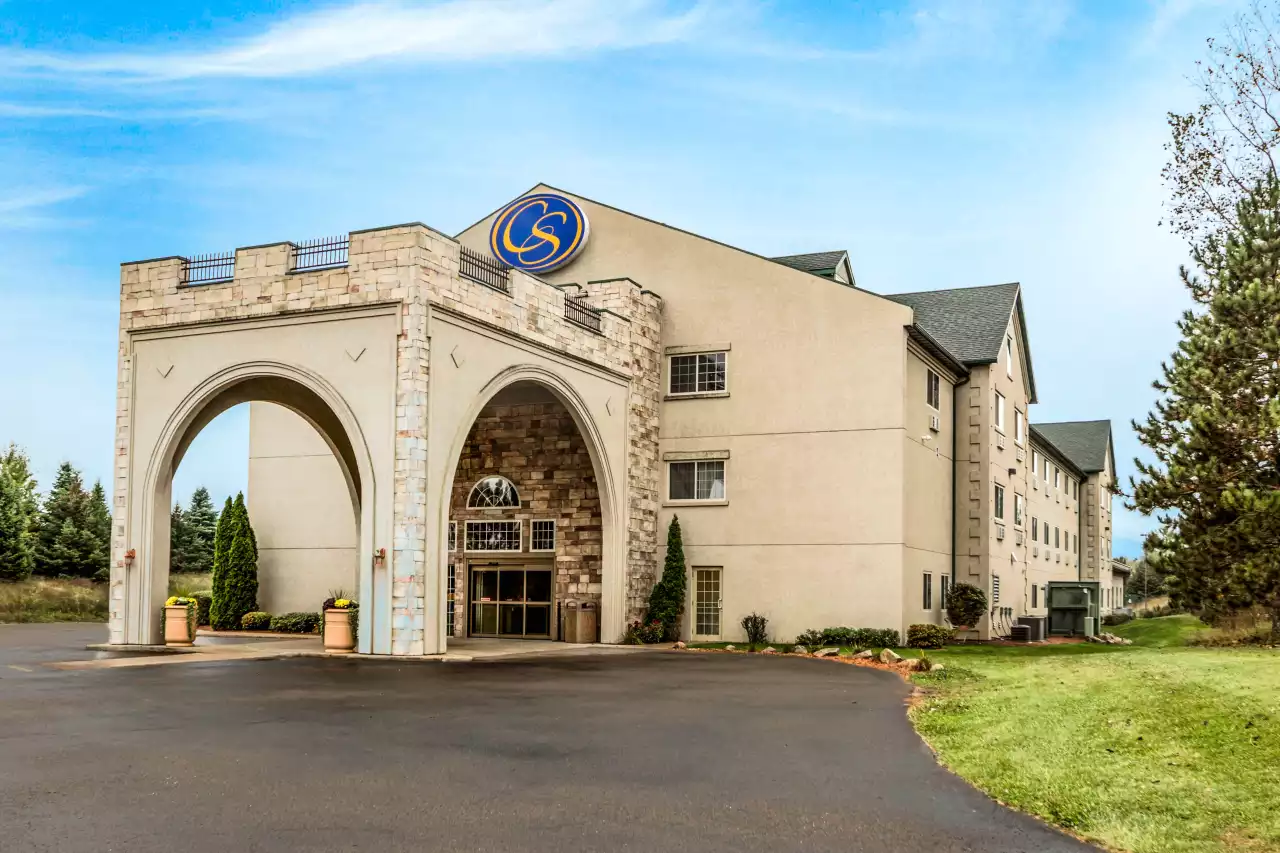 Comfort Suites.webp