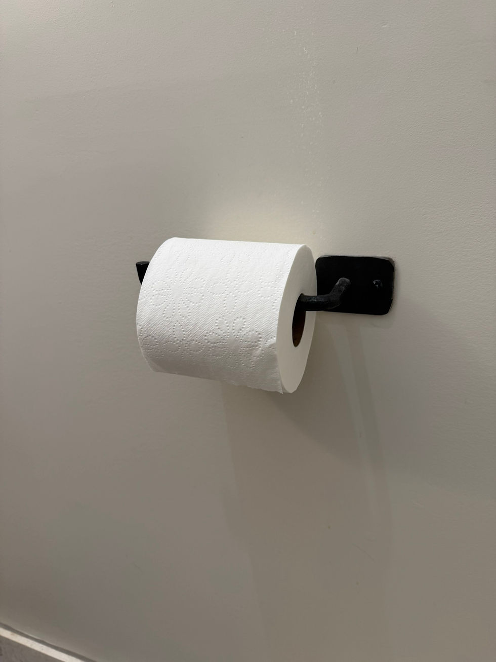 Thumbnail: Hammered Iron Toilet Paper Holder