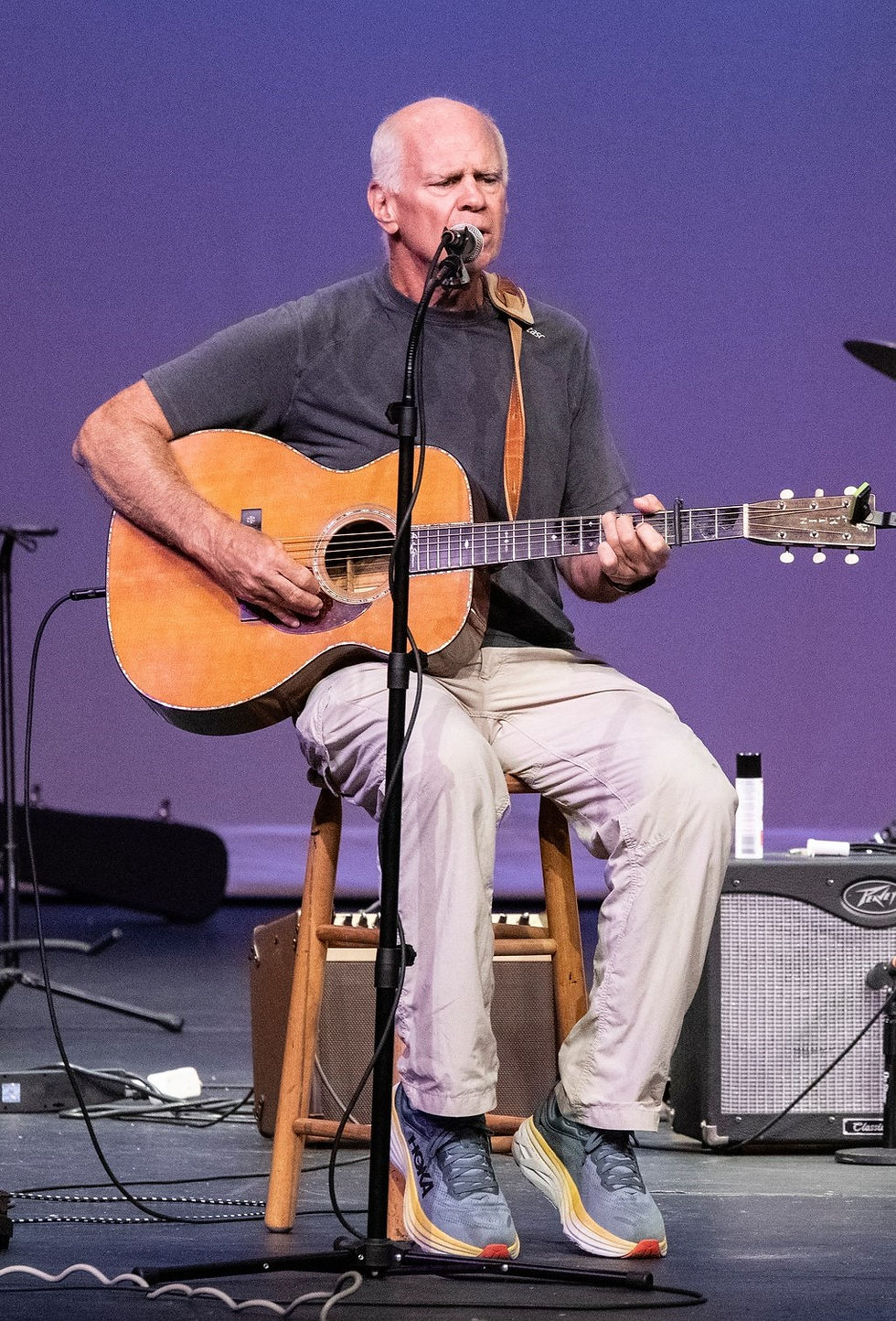 Bob Savarese Playing Guitar On Stage