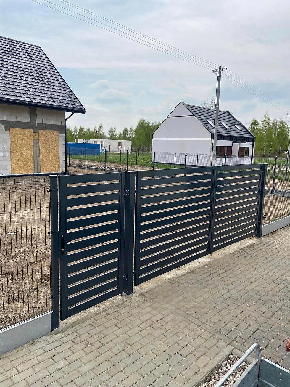 Montaż_ogrodzeń_panelowych_1