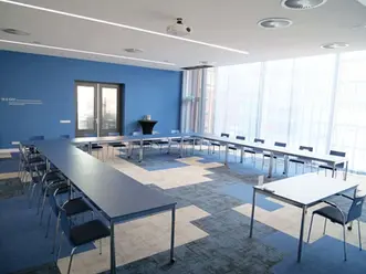 De monumentale panden van de voormalige kazerne zijn getransformeerd tot een congrescentrum met een moderne uitstraling die past bij deze tijd