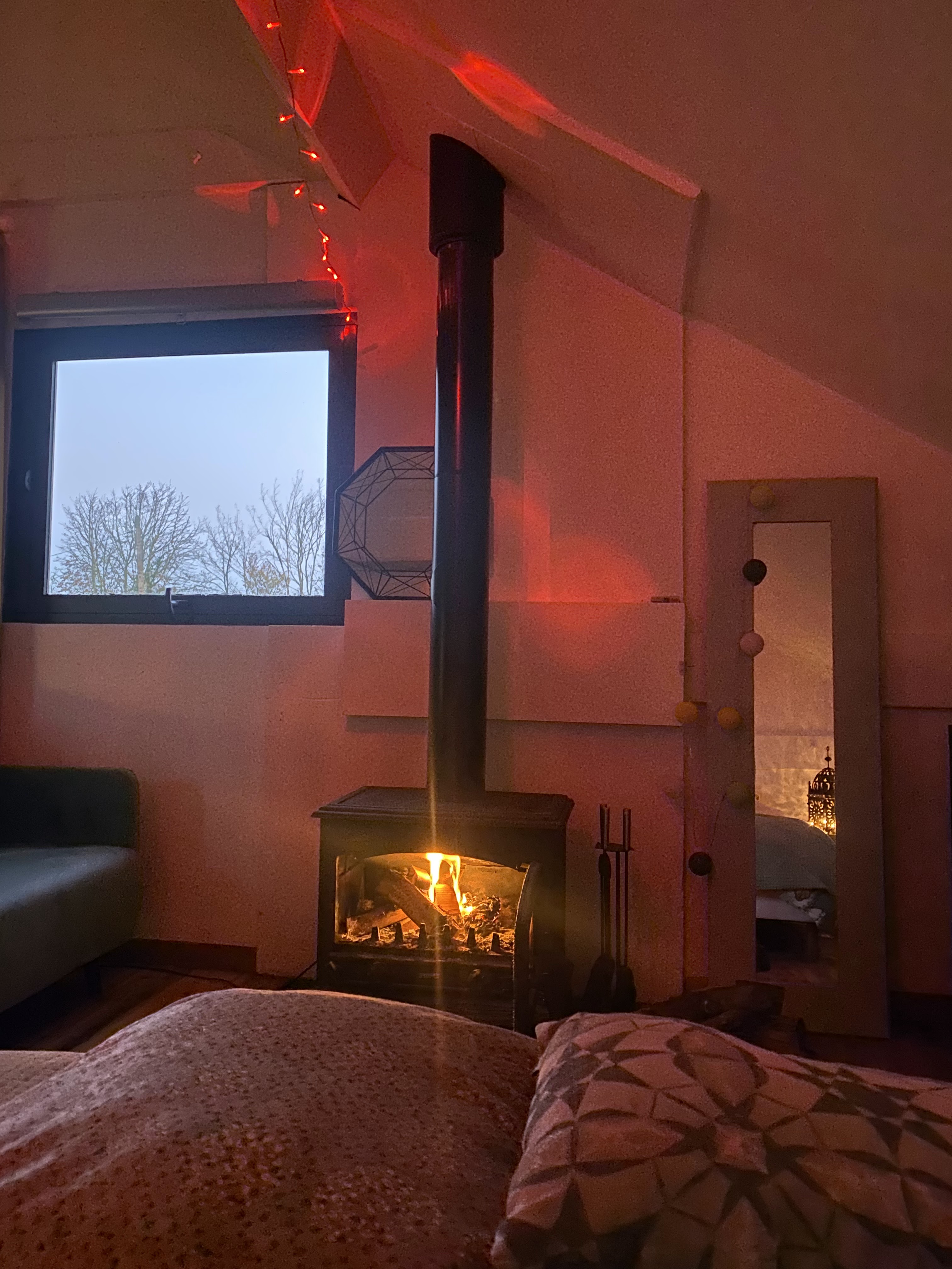 Intérieur cabane cosy — Île des Possibles séminaire CODIR