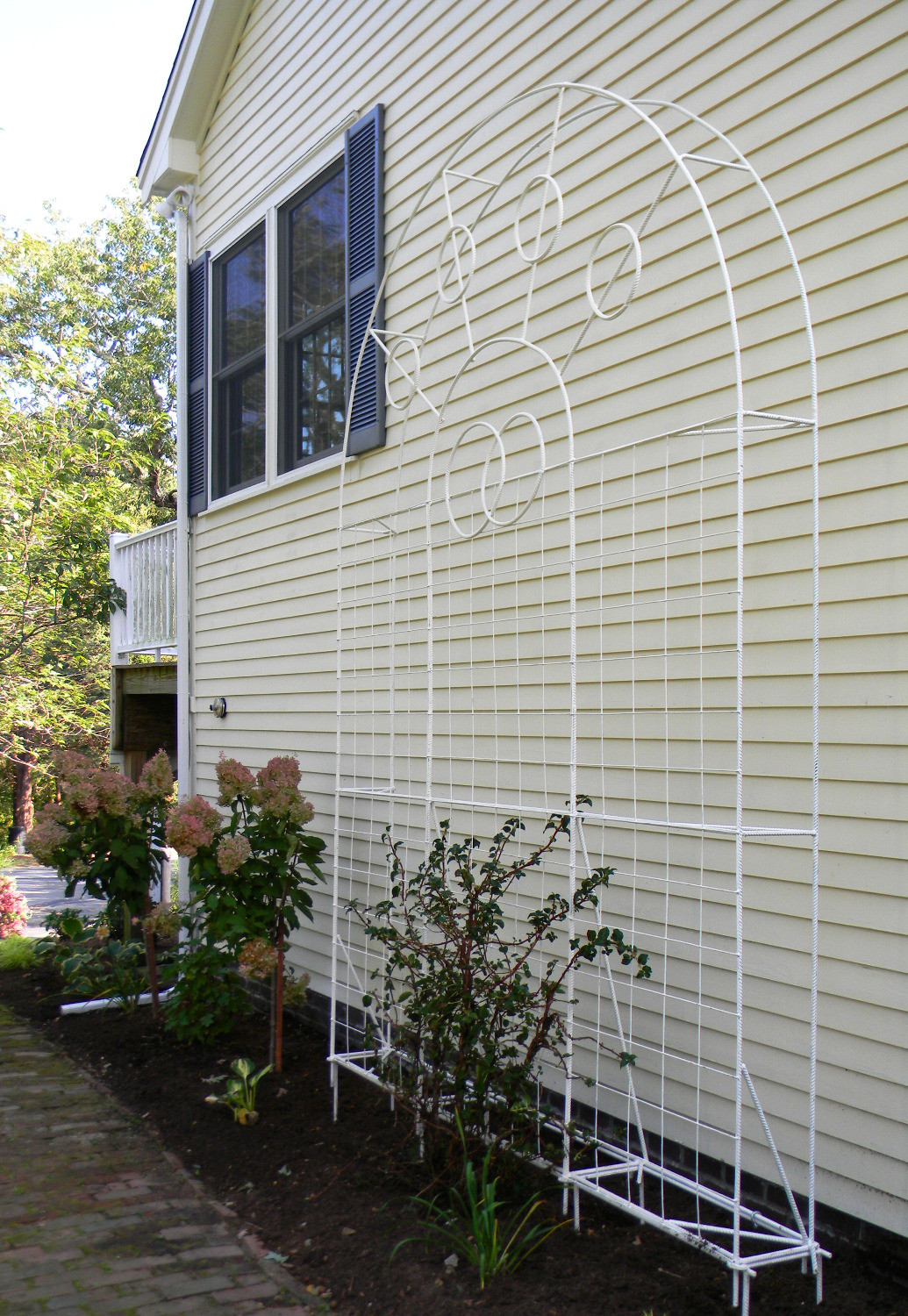Custom rebar wedding ring arched trellis
