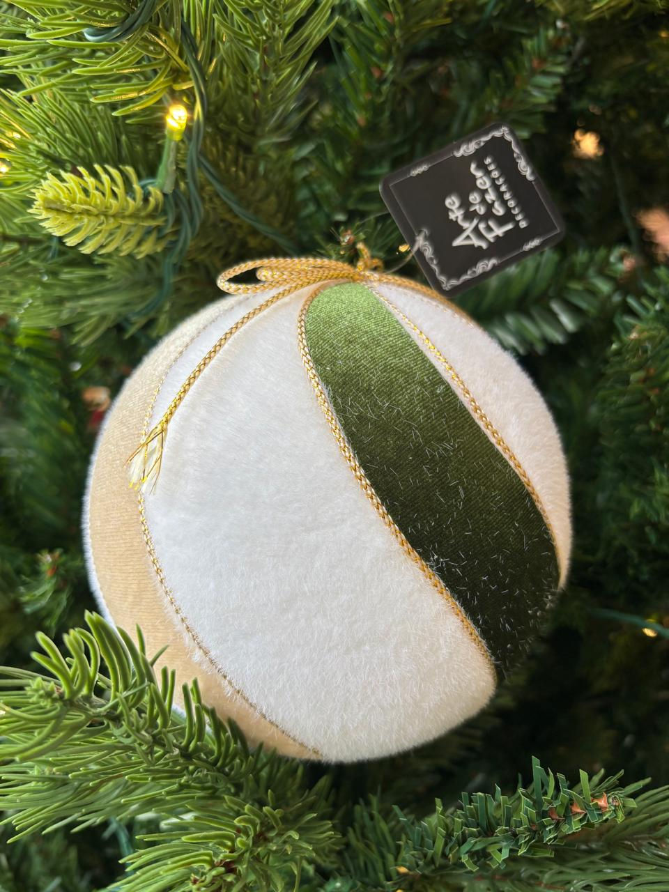 BOLA NATAL 1UN - 15CM AVELUDADO (VERDE/CHAMPANHE)