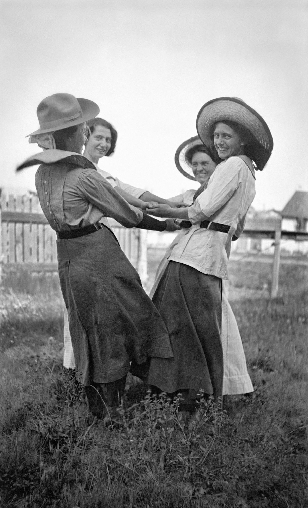 Lora Webb Nichols: Alice, Nina, Lillian, Ruth, 1912