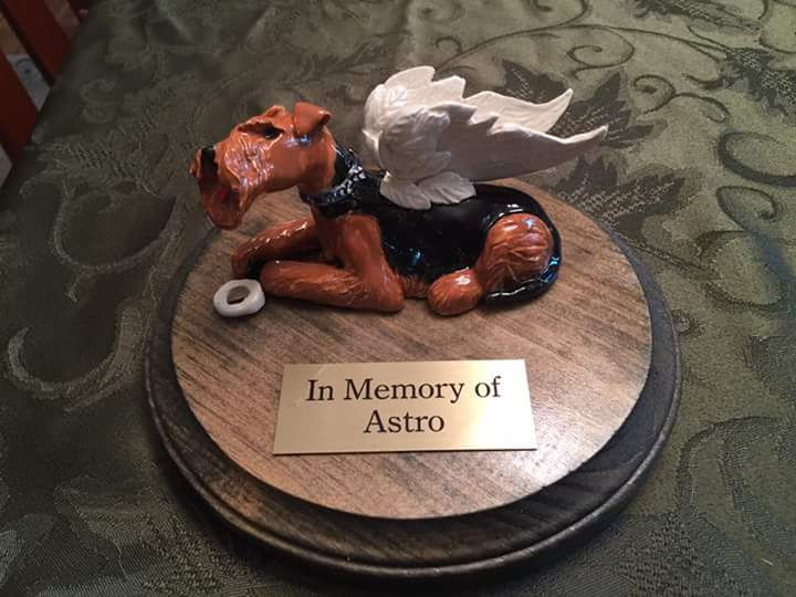 Miniaturbild: Custom Angel Figurine (on Wood Base)