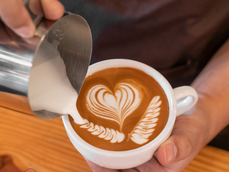 Reading the signals: what a coffee queue teaches about commercial leadership 