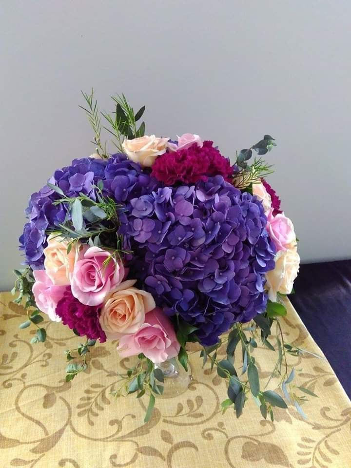 Thumbnail: Center Table Arrangement