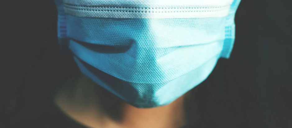 Países devem estar atentos à "tripla ameaça" da COVID-19, influenza e VSR à medida em que as férias