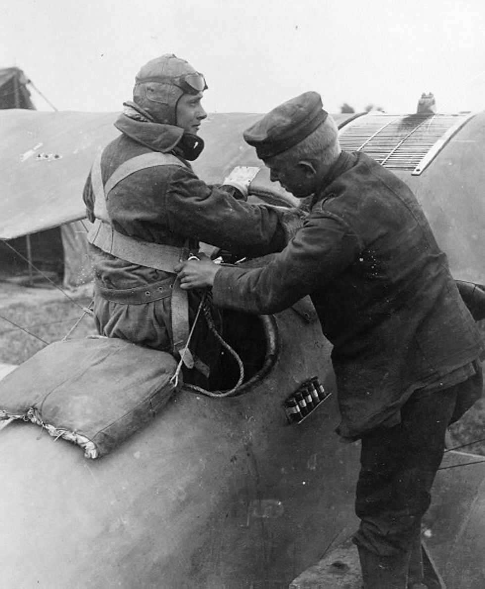 Kampfflugzeug vor dem Einsatz
