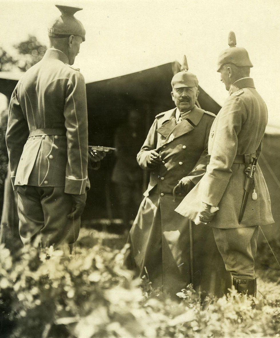 Wilhelm II. mit Offizieren vor Tarnopol