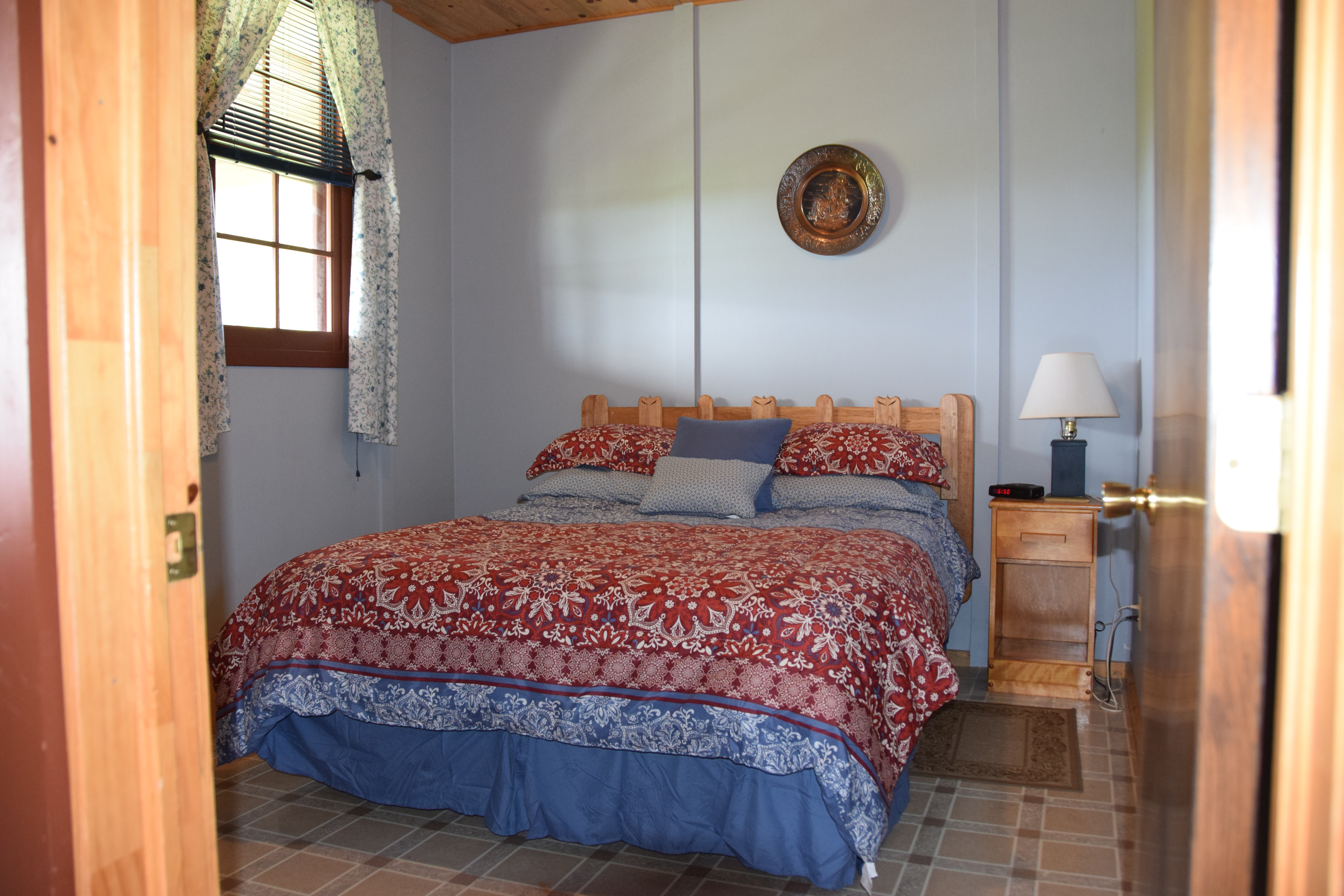 Queen Bed - Cottage 2