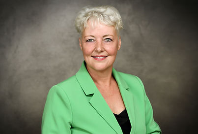 Danielle_headshot-min.JPG