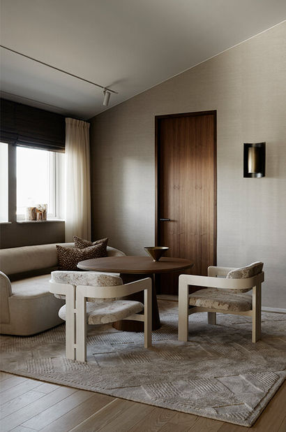 Villa Linné features interior design by Mariella Studio, with home textiles crafted by XV Production. The villa offers a warm and calm atmosphere, with several social spaces where materials work in harmony to create an international expression.