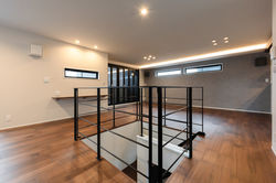 Spacious 2nd Floor Living Roon with Built-in garage and Courtyard