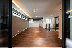 Spacious 2nd Floor Living Roon with Built-in garage and Courtyard