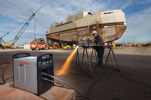 Powermax105_Hypertherm Plasmacutting_Shipbuilding_trackcutting.jpg
