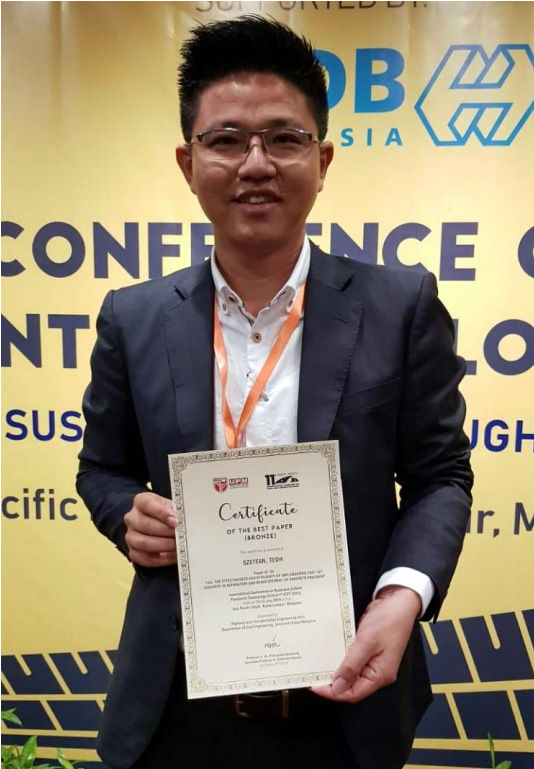 Mr. Teoh Sze Tean, with his Best Paper (Bronze) certificate
