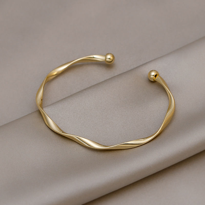 Golden Charm Bangles for Women Minimalism Fashion Twisted Couple Cuff Bracelet 2