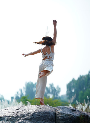 lady dancing in nature