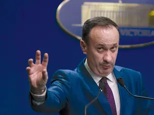 Adrian Câciu acuză Guvernul de lipsă de transparență și întârzierea comunicării oficiale privind datele care arată că datoria publică a depășit 60% din PIB.