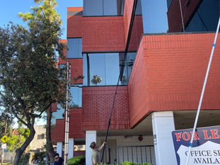 ✅ Commercial Window Cleaning in Glendale, CA – 412 W Broadway