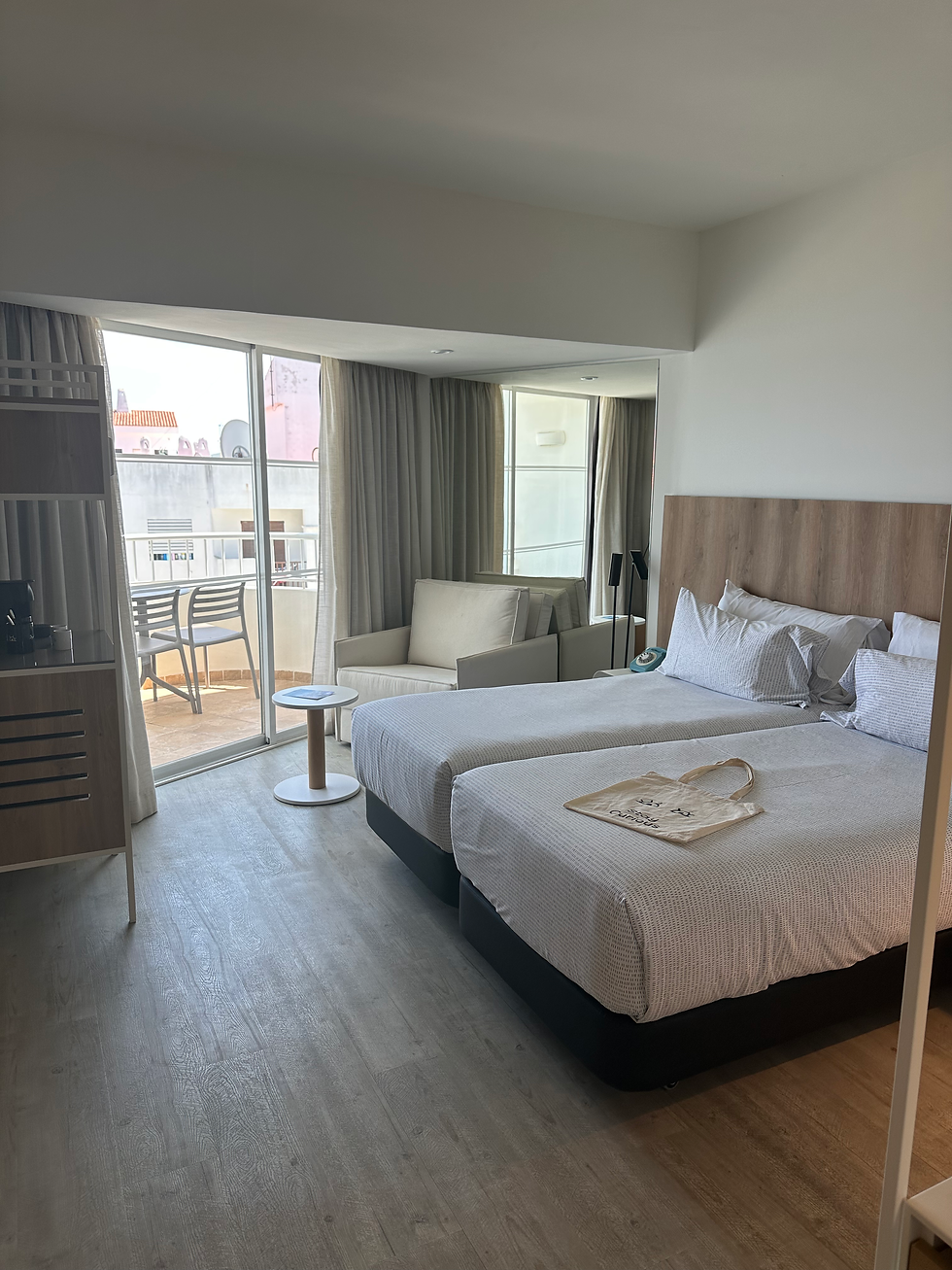 Hotel room with 2 single beds and balcony
