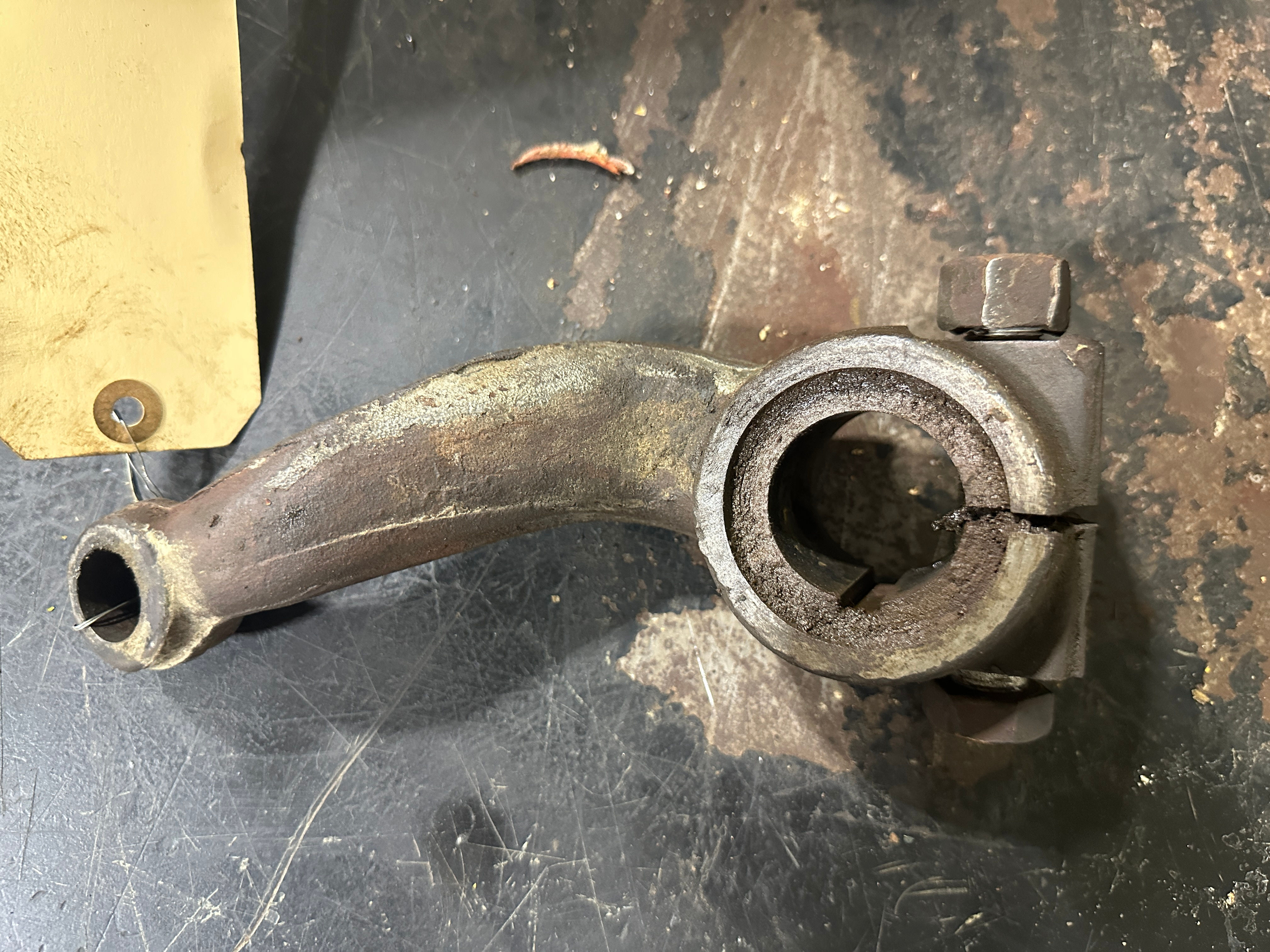 194569M1 Right-Hand Arm Spindle / Massey Ferguson