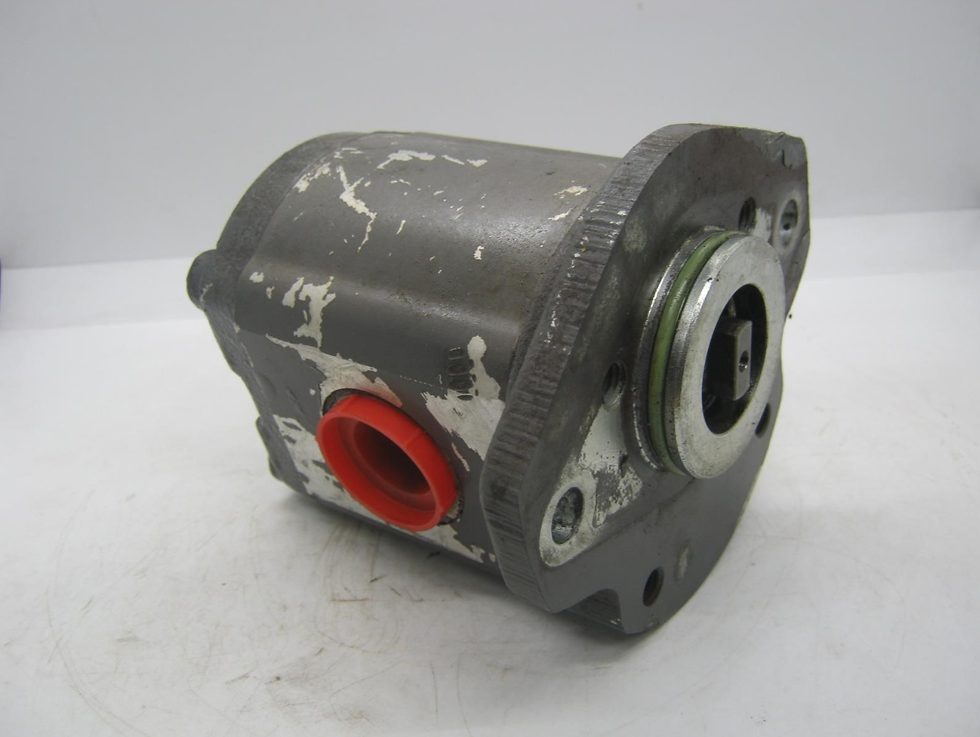 532596D1 AGCO 25 CC Gear Pump / Circulator Pump Install