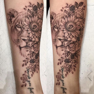 lioness tattoo, floral lioness, lion with flowers, pretty lioness, pretty tattoo, feminine tattoo