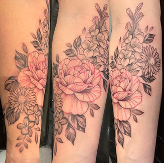 fineline, fineline florals, flower tattoo, floral tattoo, pretty tattoo, feminine tattoo