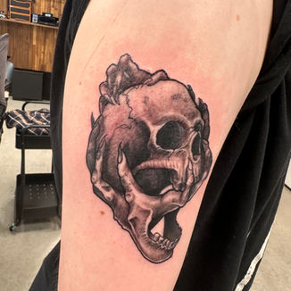 skull tattoo, hand skull