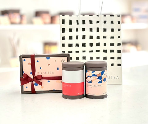 クリスマスティーが入った 2缶紅茶ギフト 手提げ付き