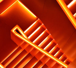 Escaleras de neón